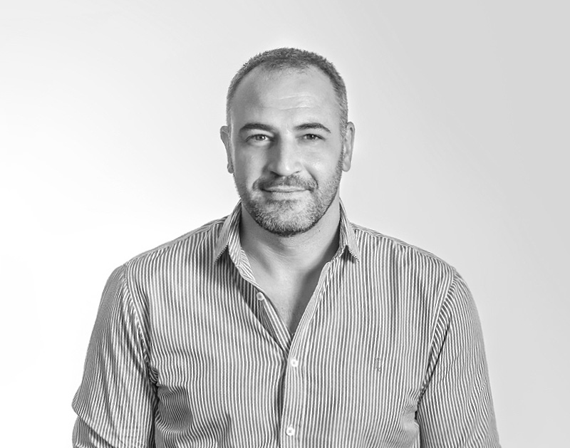 Somos un equipo especializado en diseño y comunicación con más de 15 años de trayectoria. Inquietos en la búsqueda de soluciones para crear oportunidades. Somos Diseño, respiramos Diseño y creamos desde el sentido más profundo de esa palabra. Somos Belburó Studio.